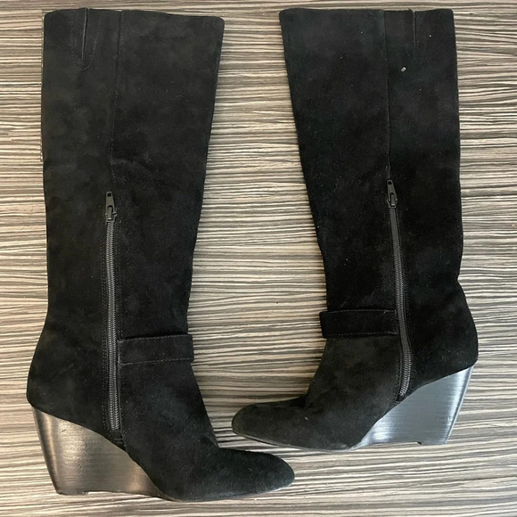 Black BCBG wedge Boots size 6B - Picture 6 of 7